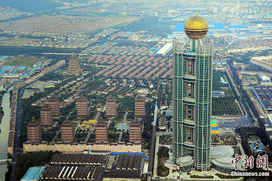 Пятизвездочный отель-небоскреб в китайской деревне